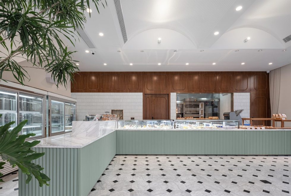 深圳市寶安區(qū)石巖原木風(fēng)甜品店裝修設(shè)計(jì) 蕾拉甜品黑白仿古磚地面 深圳市寶安區(qū)石巖原木風(fēng)甜品店裝修設(shè)計(jì) 蕾拉甜品黑白仿古磚地面