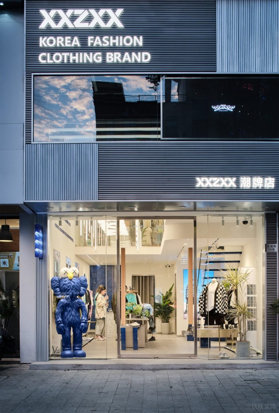 深圳市龍華區大浪潮牌店條形格柵招牌裝修 深圳市龍華區大浪潮牌店條形格柵招牌裝修