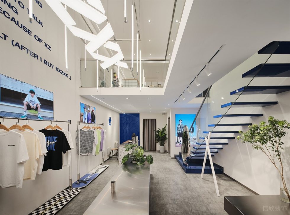 深圳市龍華區大浪潮牌店玻璃欄桿樓梯裝修圖 深圳市龍華區大浪潮牌店玻璃欄桿樓梯裝修圖