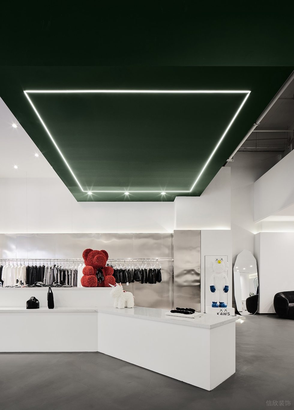 深圳市南山區(qū)南頭現(xiàn)代風(fēng)rain & Snow.hby買手店裝修設(shè)計(jì)綠色燈光吊頂