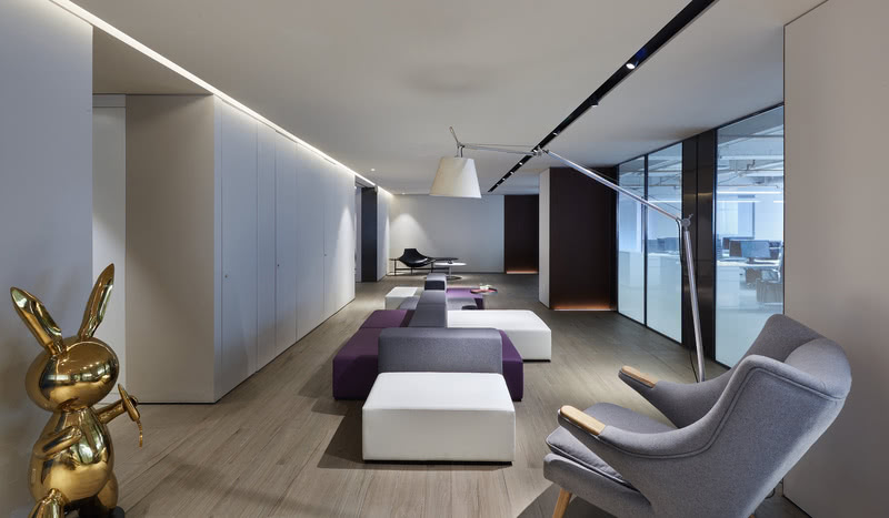 集浩大廈辦公室過(guò)道休息區(qū)天花文件儲(chǔ)物柜裝修