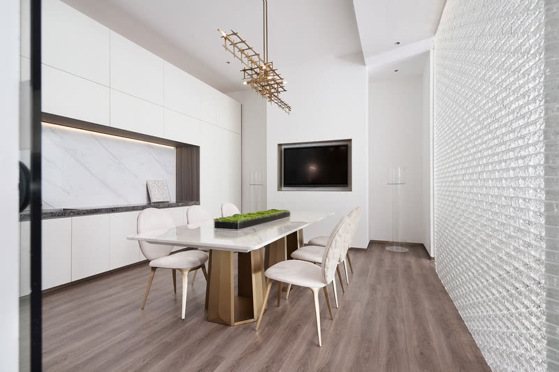 羅湖區國貿大廈辦公室洽談區白色展示柜 羅湖區國貿大廈辦公室洽談區白色展示柜