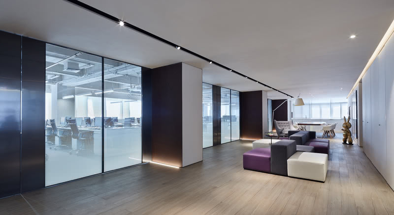 集浩大廈辦公室活動(dòng)屏風(fēng)隔斷玻璃門關(guān)門效果