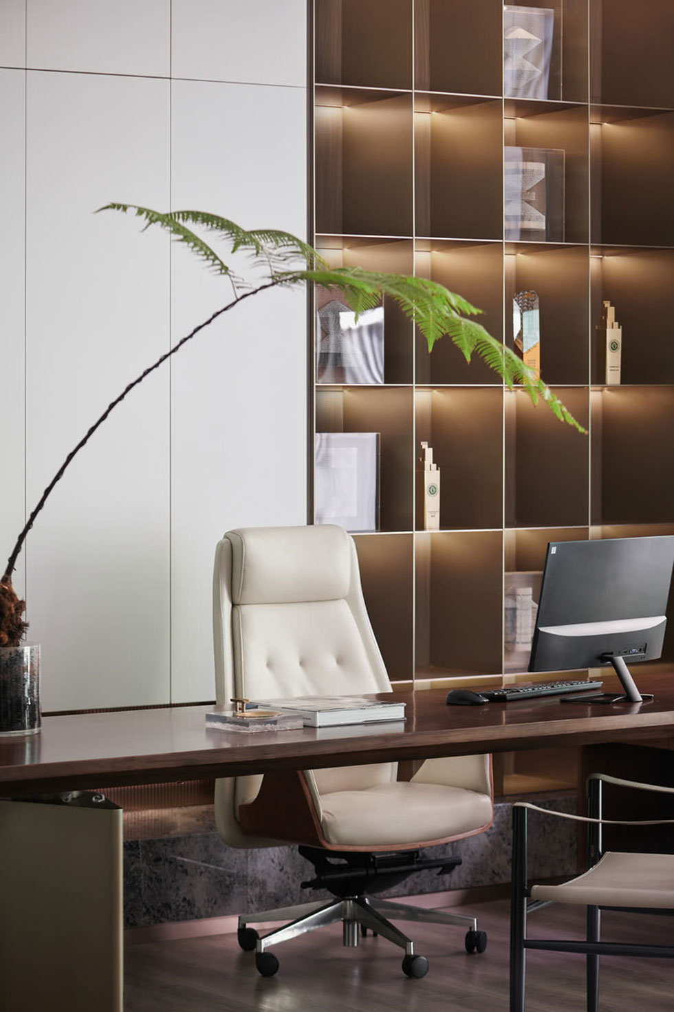 總經理辦公室實木辦公桌米色皮質大班椅 總經理辦公室實木辦公桌米色皮質大班椅