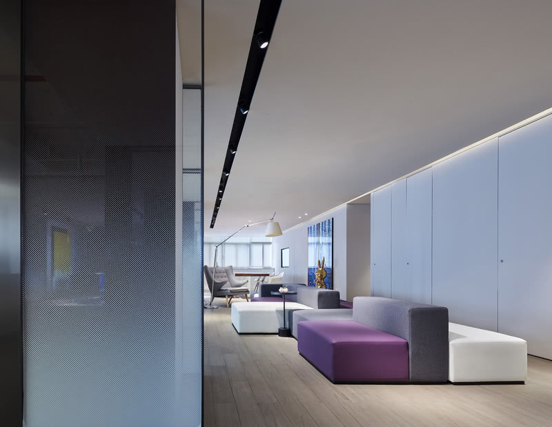 集浩大廈辦公室過(guò)道休息區(qū)天花吊頂裝修