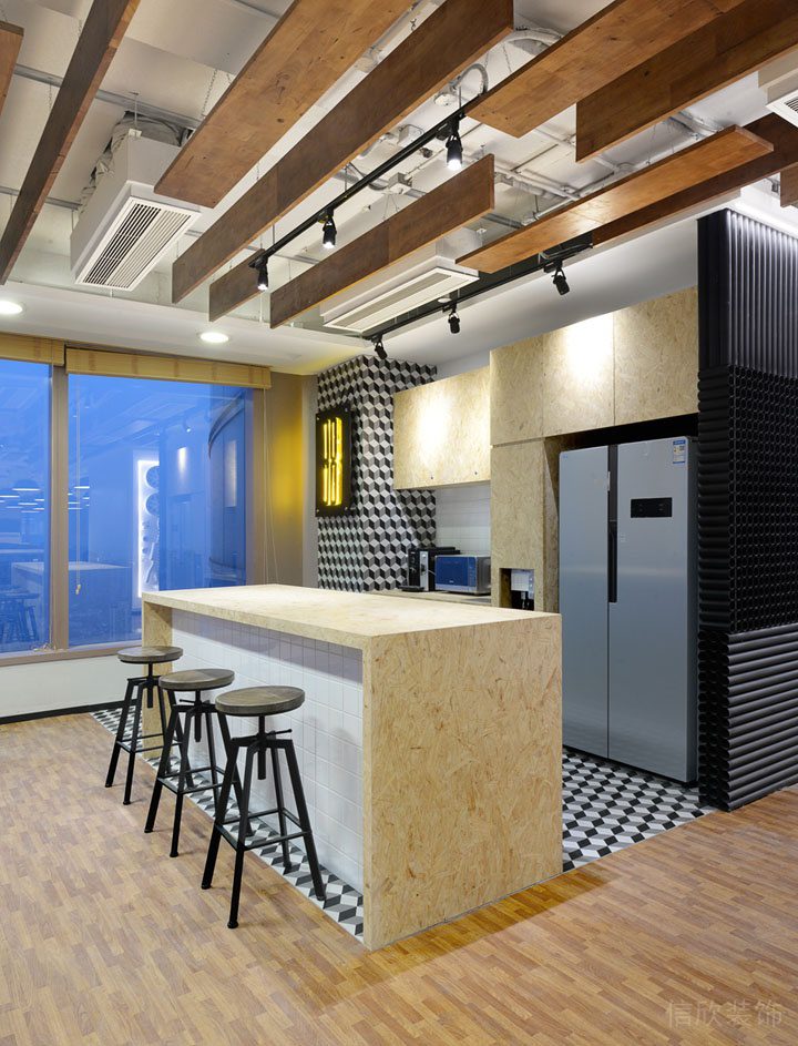 深圳寶安稻興環球科創中心900平方米現代工業風辦公室裝修案例茶水間吧臺休閑區 深圳寶安稻興環球科創中心900平方米現代工業風辦公室裝修案例茶水間吧臺休閑區