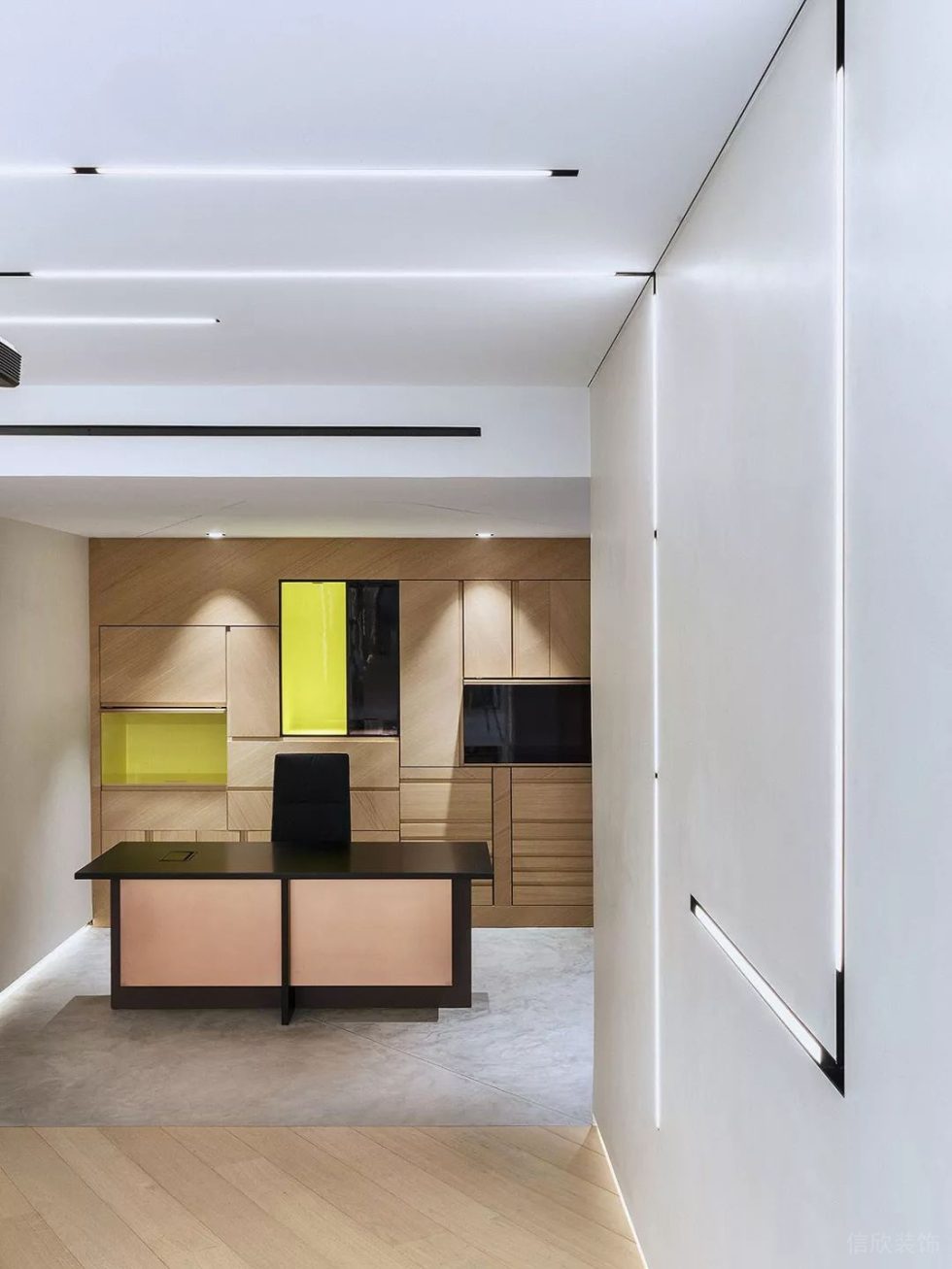 深圳龍崗云里智能園500平方米北歐工業風辦公室裝修案例前臺咨詢區