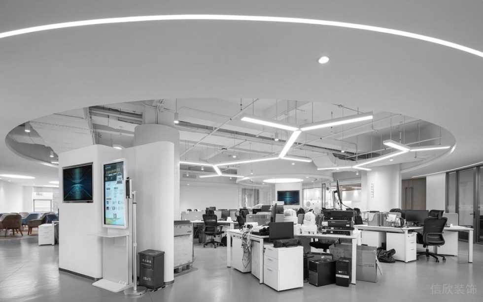 深圳龍華展滔科技大廈1600平方米現(xiàn)代科技風辦公室裝修案例辦公大廳效果圖