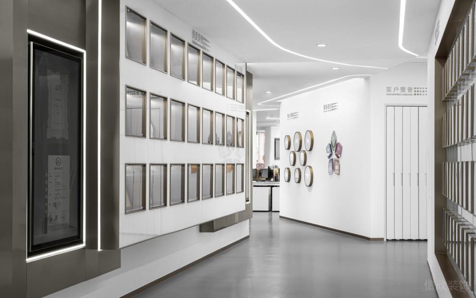 深圳龍華展滔科技大廈1600平方米現(xiàn)代科技風(fēng)辦公室裝修案例文化走廊