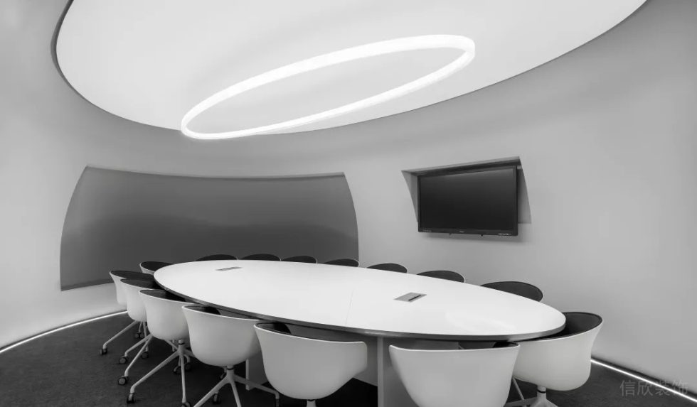 深圳南山同方信息港600平方米黑白灰色調現(xiàn)代科技風寫字樓裝修案例會議室效果圖