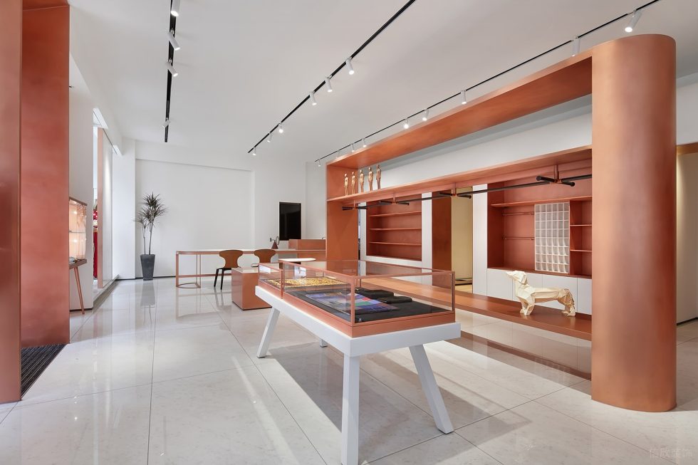 深圳市寶安區(qū)西鄉(xiāng)現(xiàn)代風品牌胤一紅幫服裝店中間玻璃展臺裝修設計效果圖 深圳市寶安區(qū)西鄉(xiāng)現(xiàn)代風品牌胤一紅幫服裝店中間玻璃展臺裝修設計效果圖