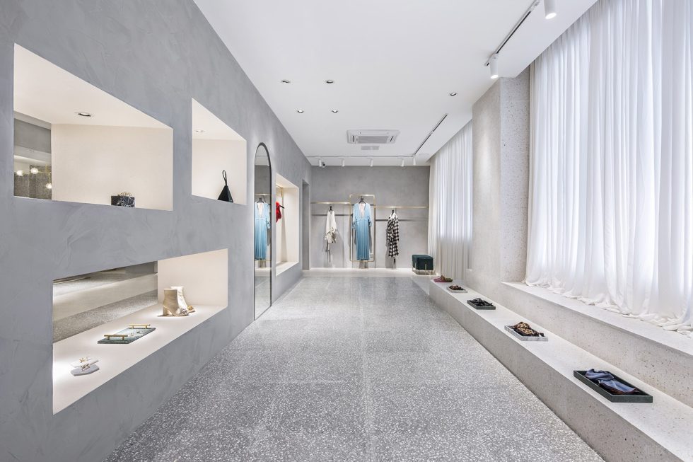 深圳市寶安中心城o.t.s時(shí)尚買手店店鋪裝修設(shè)計(jì)白色石膏板頂面