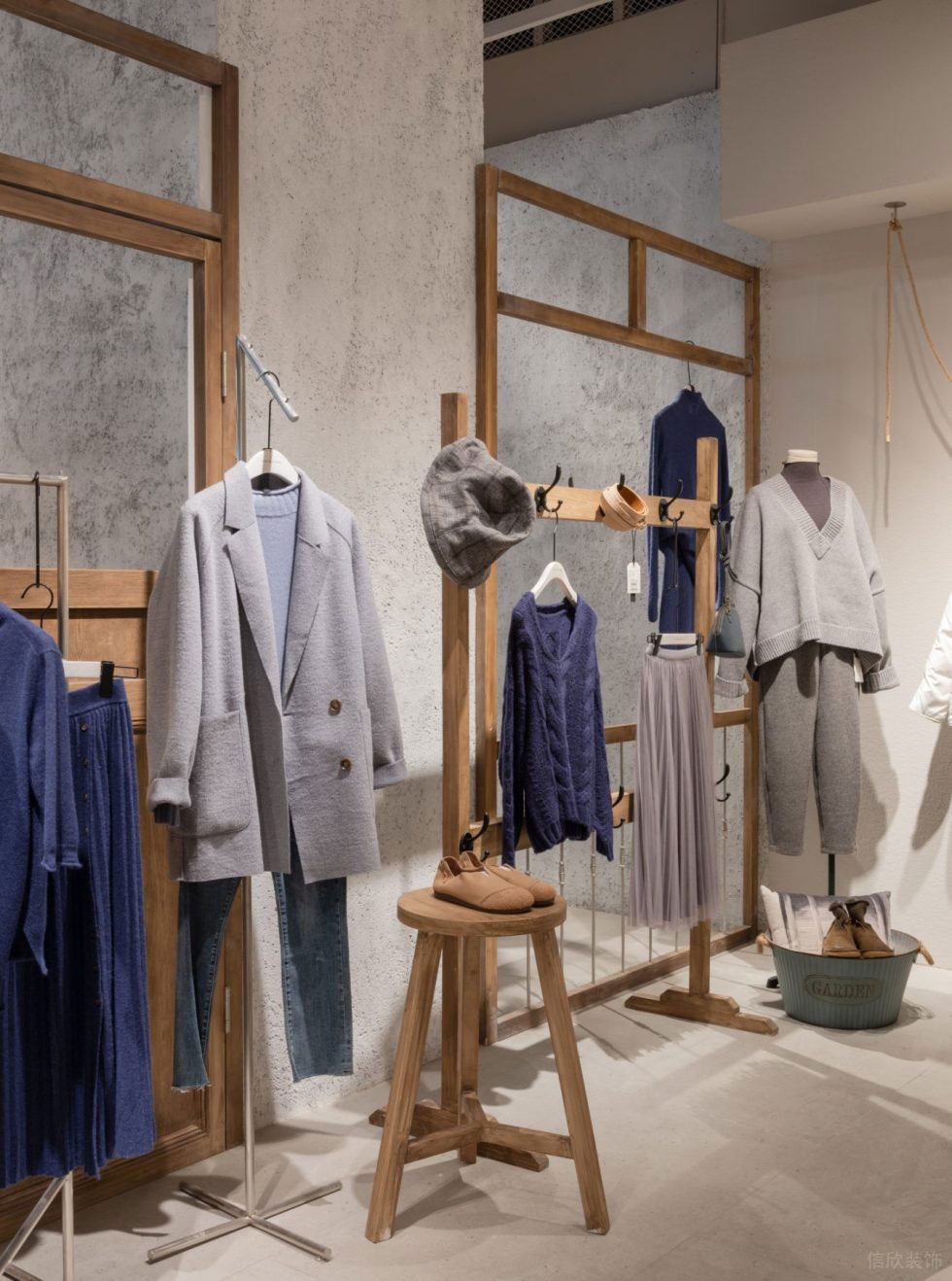 深圳市龍華區(qū)大浪現(xiàn)代風jane Express服裝店鋪裝修設(shè)計實木衣架 深圳市龍華區(qū)大浪現(xiàn)代風jane Express服裝店鋪裝修設(shè)計實木衣架