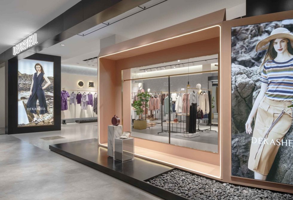 深圳市龍華區民治現代dekashell 女裝店鋪裝修設計櫥窗 深圳市龍華區民治現代dekashell 女裝店鋪裝修設計櫥窗