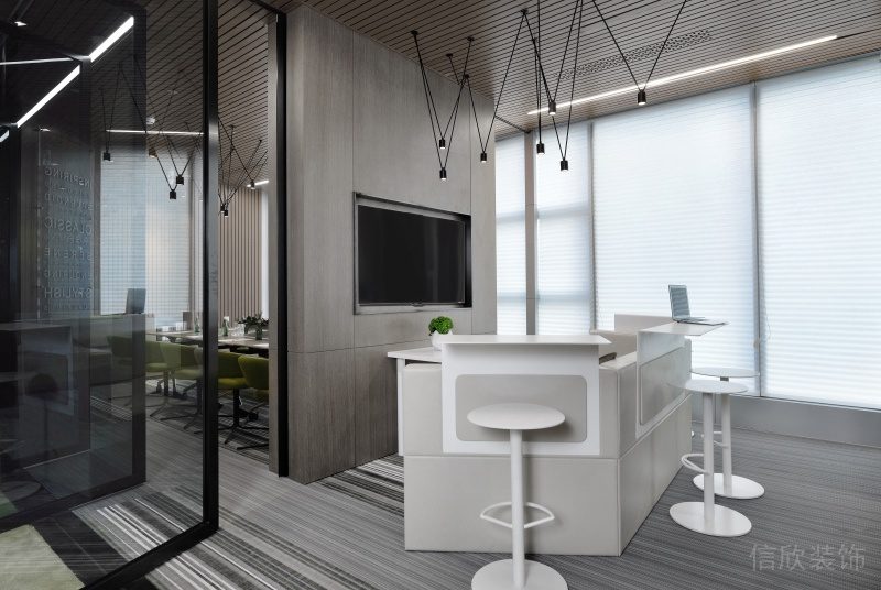 深圳寶安正中華麗中心200平方米現(xiàn)代主義黑白灰色調(diào)辦公室裝修案例吧臺休閑區(qū) 深圳寶安正中華麗中心200平方米現(xiàn)代主義黑白灰色調(diào)辦公室裝修案例吧臺休閑區(qū)