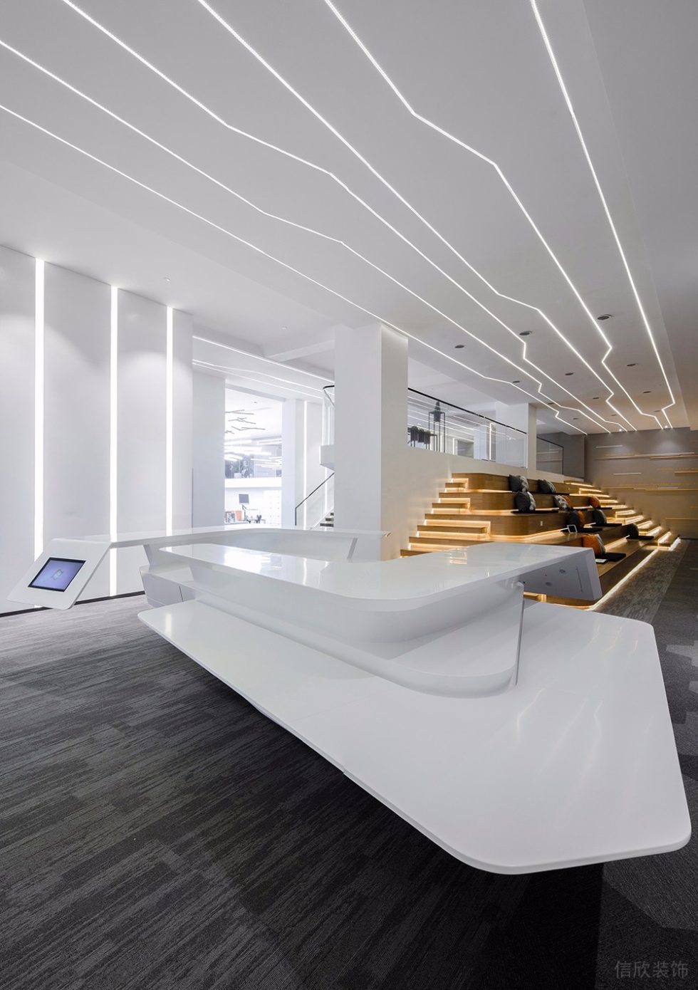 深圳南山海翔廣場1500平方米簡約科技風辦公室裝修案例前臺