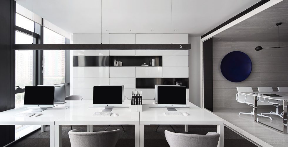 深圳南山閩泰大廈150平方米黑白灰現(xiàn)代簡(jiǎn)約風(fēng)辦公室裝修案例工作裝飾展示柜