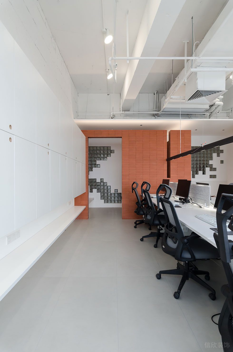 簡約工業(yè)風(fēng)風(fēng)辦公室裝修設(shè)計案例 辦公區(qū)