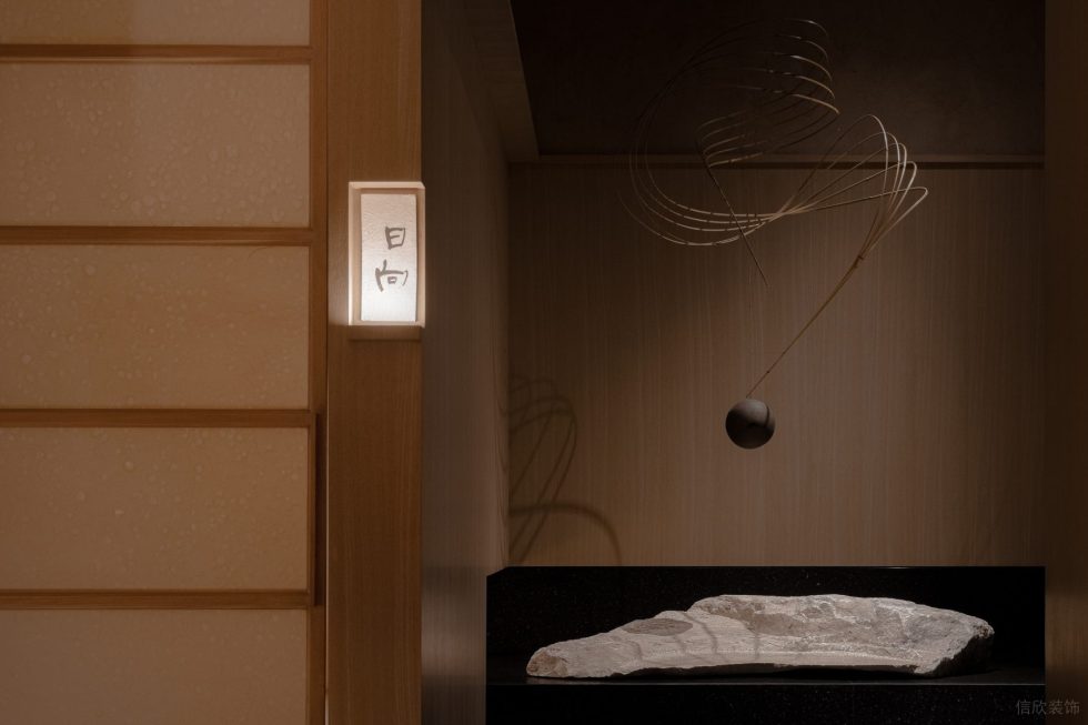 深圳福田經(jīng)典日式餐廳溫暖包廂牌細(xì)節(jié)裝修設(shè)計