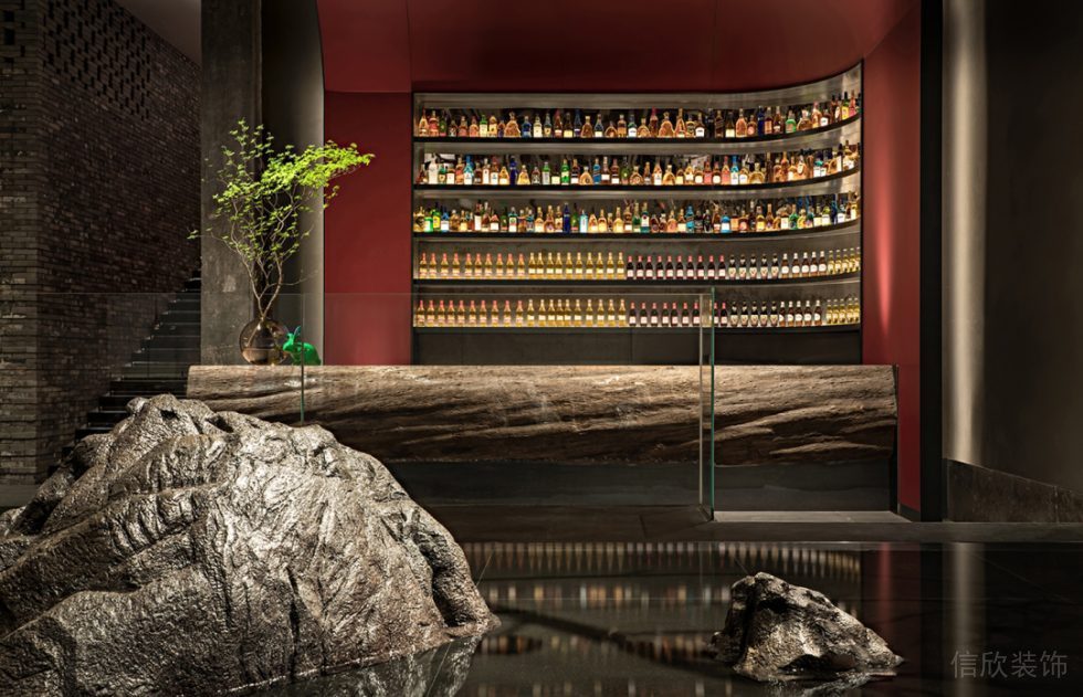 深圳福田新中式文化磚餐廳曲面酒柜裝修設計