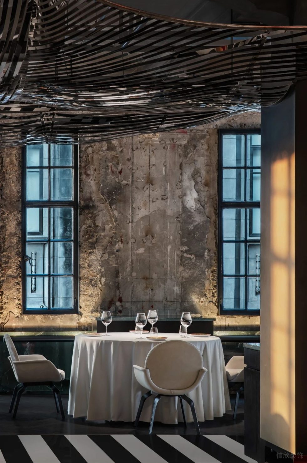 粗礦的工業風餐廳裝修效果圖