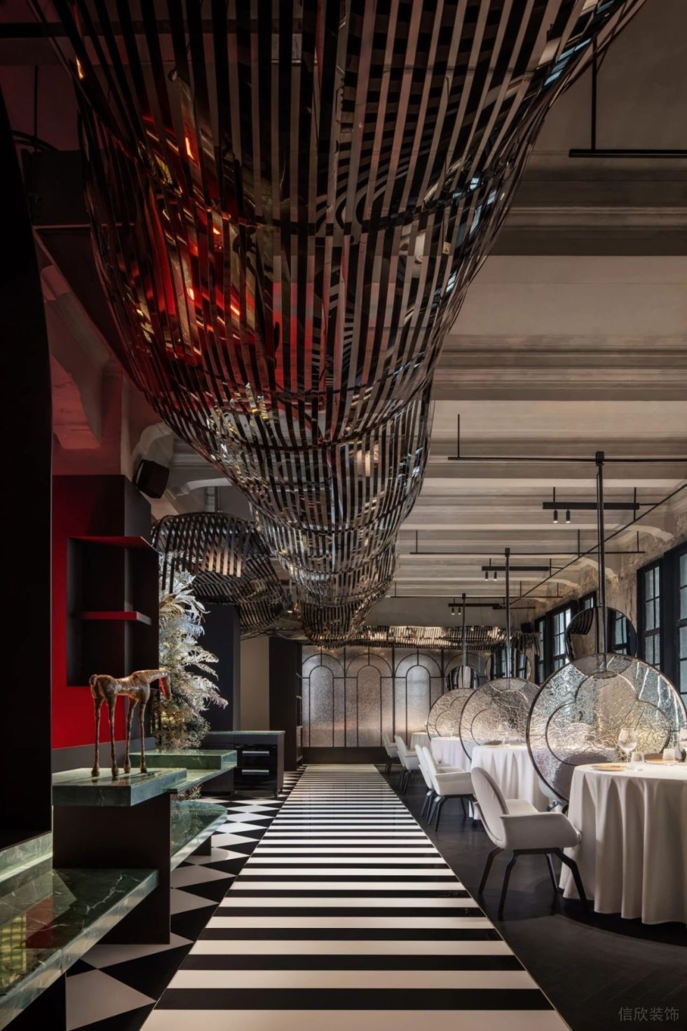 深圳光明時尚西餐廳黑白地磚細節(jié)裝修設計