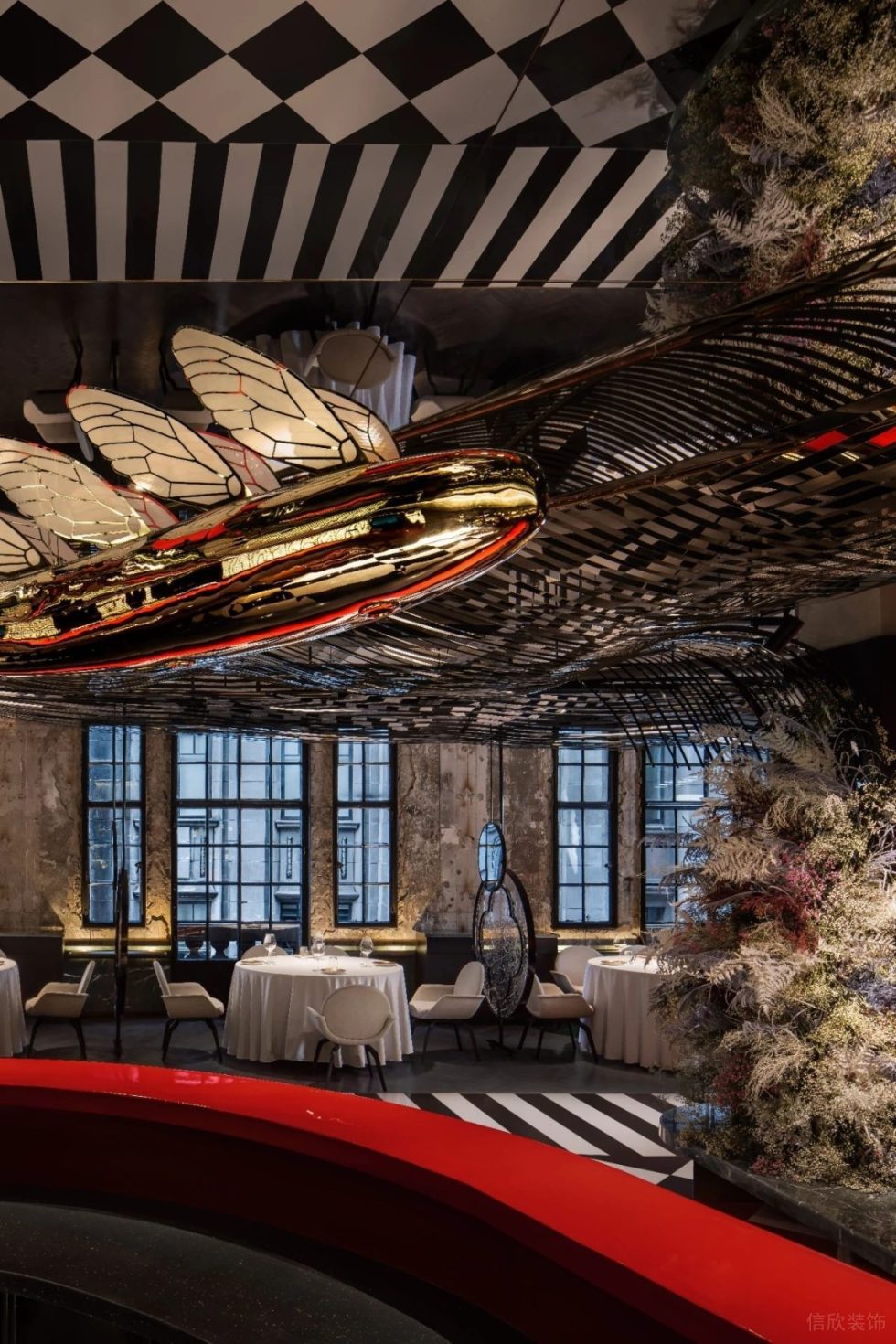 深圳光明時尚西餐廳金屬頂面飛魚細節(jié)裝修設計