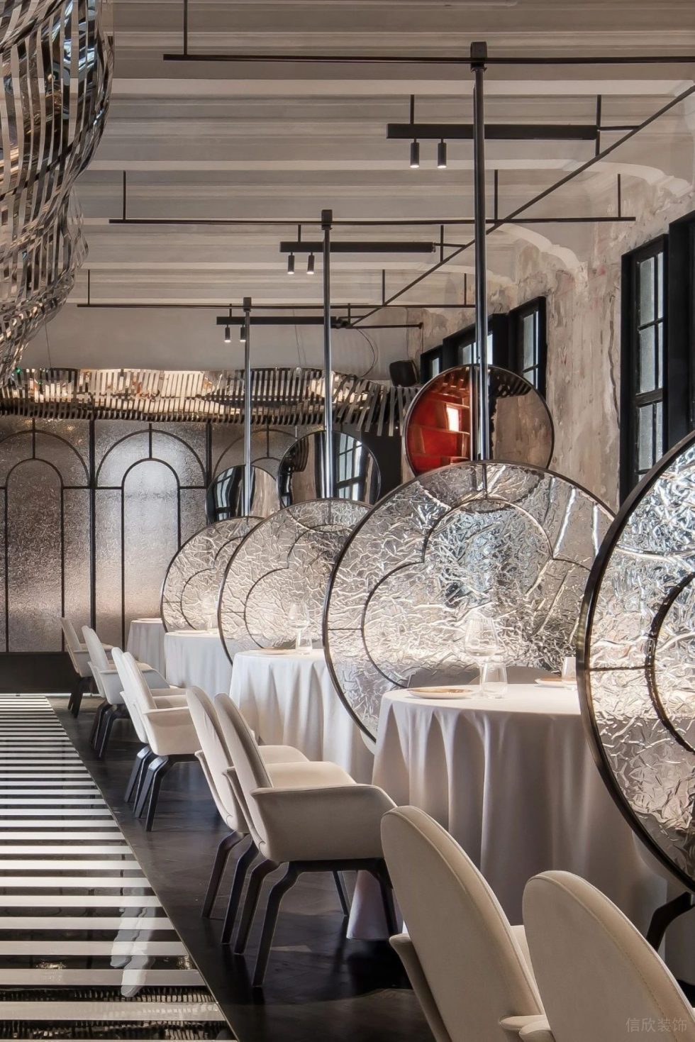 深圳光明時尚西餐廳破碎屏風細節(jié)裝修設計