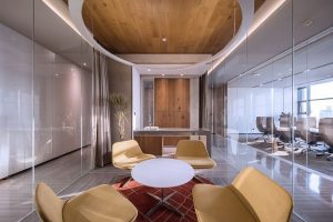 深圳龍崗萬(wàn)國(guó)城大廈簡(jiǎn)約現(xiàn)代風(fēng)設(shè)計(jì)特色辦公室裝修案例洽談室效果圖