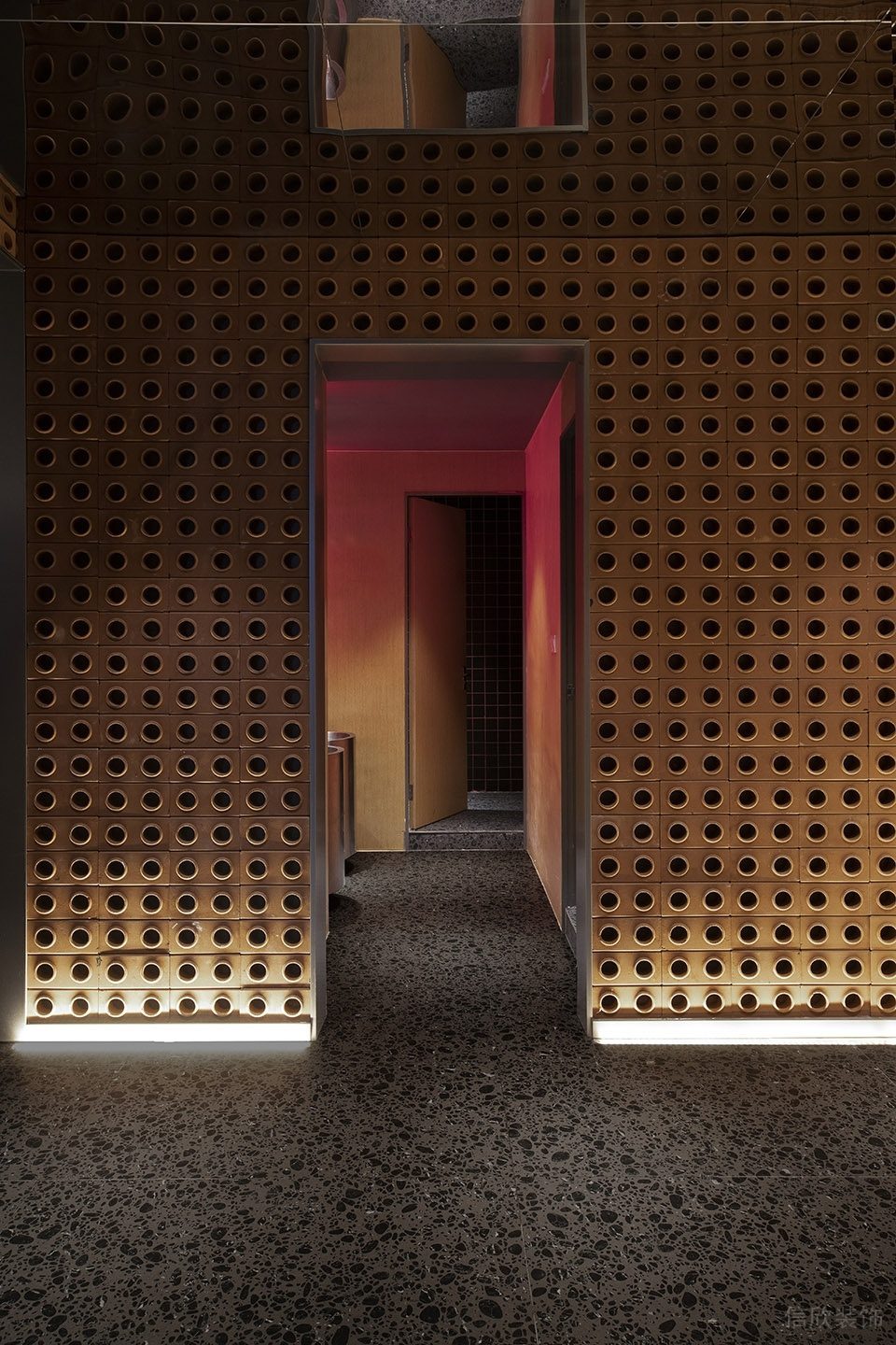 深圳龍崗現(xiàn)代摩登餐廳過(guò)道裝修設(shè)計(jì)