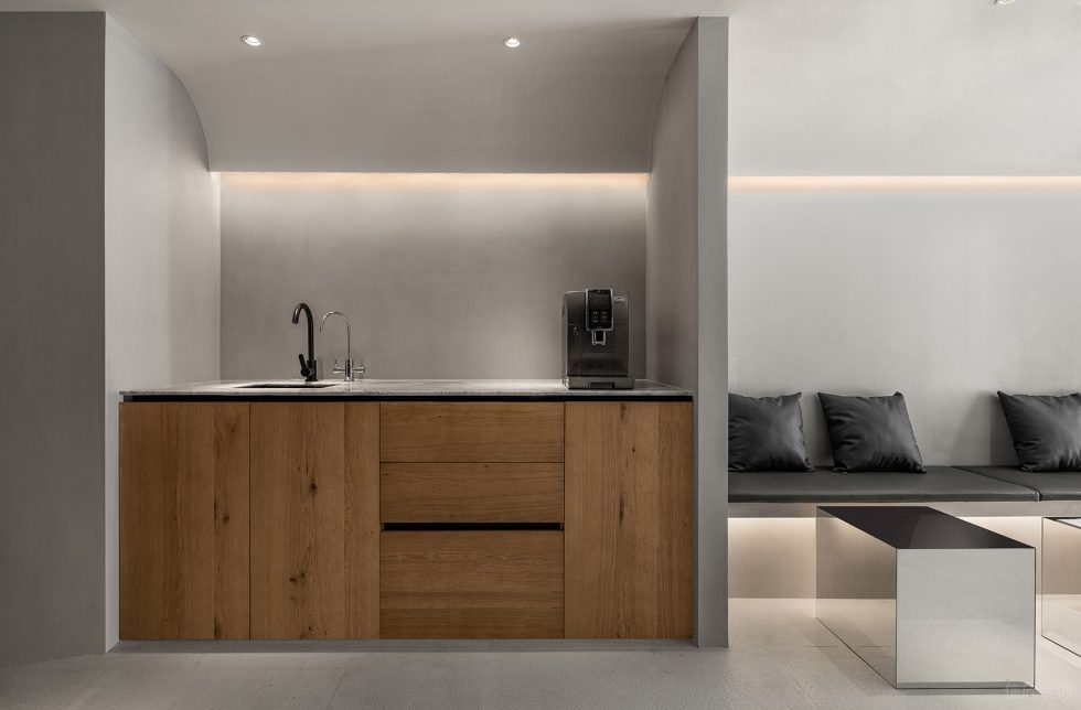 深圳市寶安區沙井現代服裝店裝修設計-原木飾面茶水臺