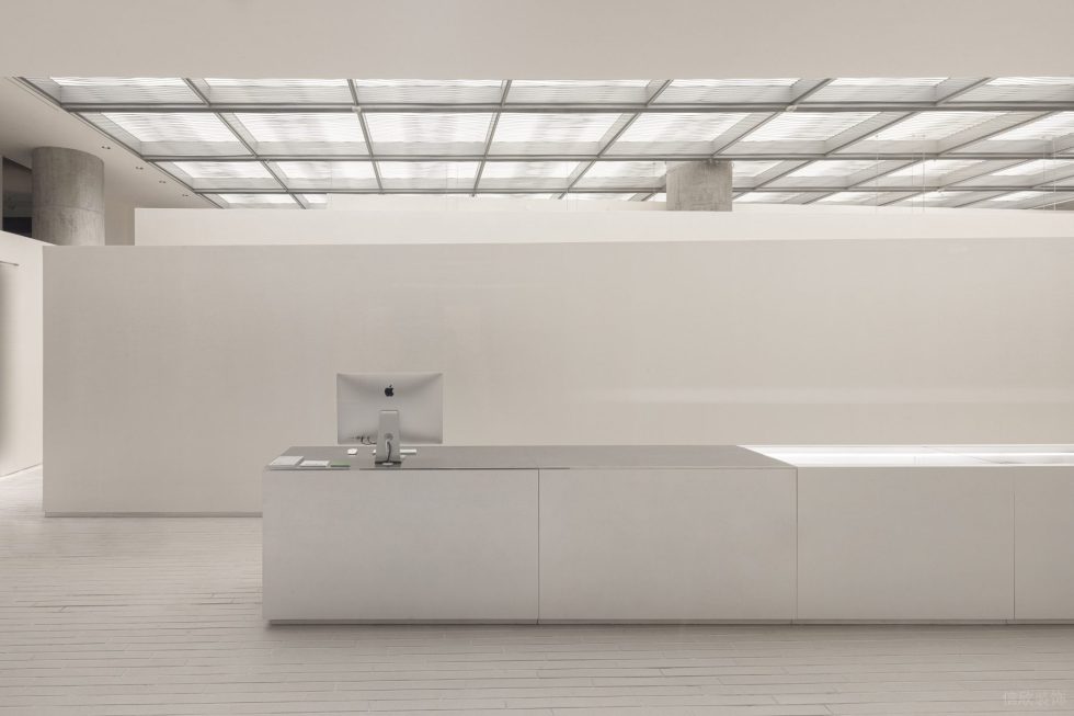 深圳市寶安區(qū)新安snd概念店裝修設(shè)計(jì)-長(zhǎng)條形白色前臺(tái) 深圳市寶安區(qū)新安snd概念店裝修設(shè)計(jì)-長(zhǎng)條形白色前臺(tái)