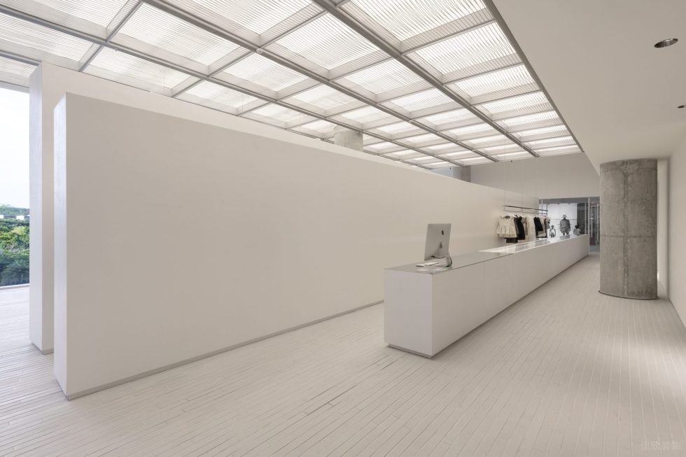 深圳市寶安區(qū)新安snd概念店裝修設(shè)計(jì)-白色長(zhǎng)型燈光玻璃島臺(tái)二 深圳市寶安區(qū)新安snd概念店裝修設(shè)計(jì)-白色長(zhǎng)型燈光玻璃島臺(tái)二