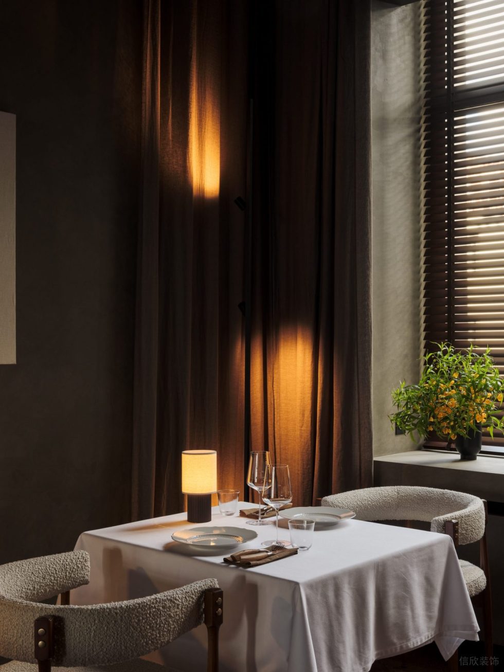 復(fù)古摩登風(fēng)西餐廳用餐區(qū)雙人桌裝修設(shè)計(jì)