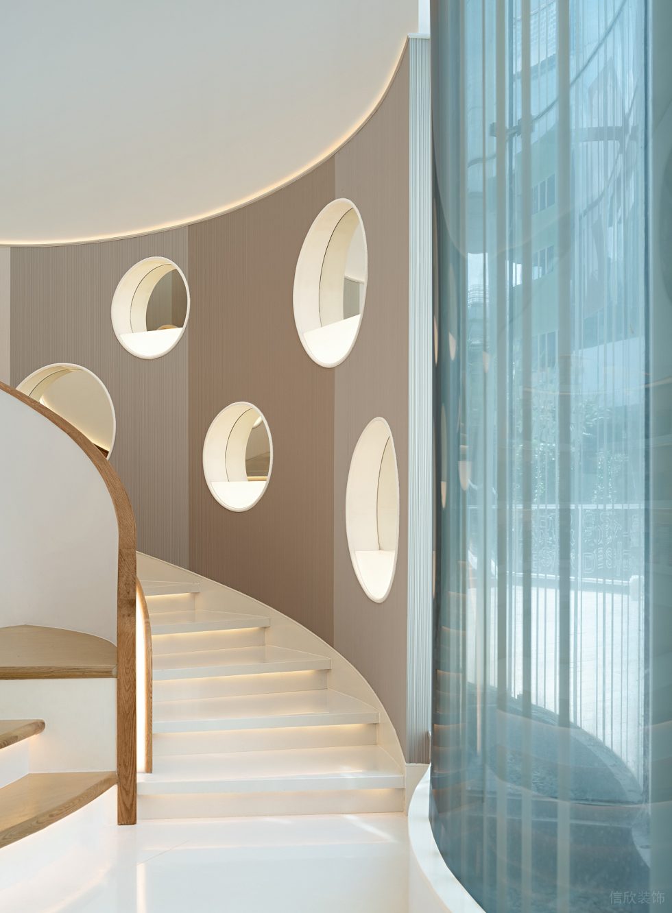 深圳市福田區香蜜湖現代風meiyi美懿兒童書店裝修設計-白色原木扶手旋轉樓梯 深圳市福田區香蜜湖現代風meiyi美懿兒童書店裝修設計-白色原木扶手旋轉樓梯