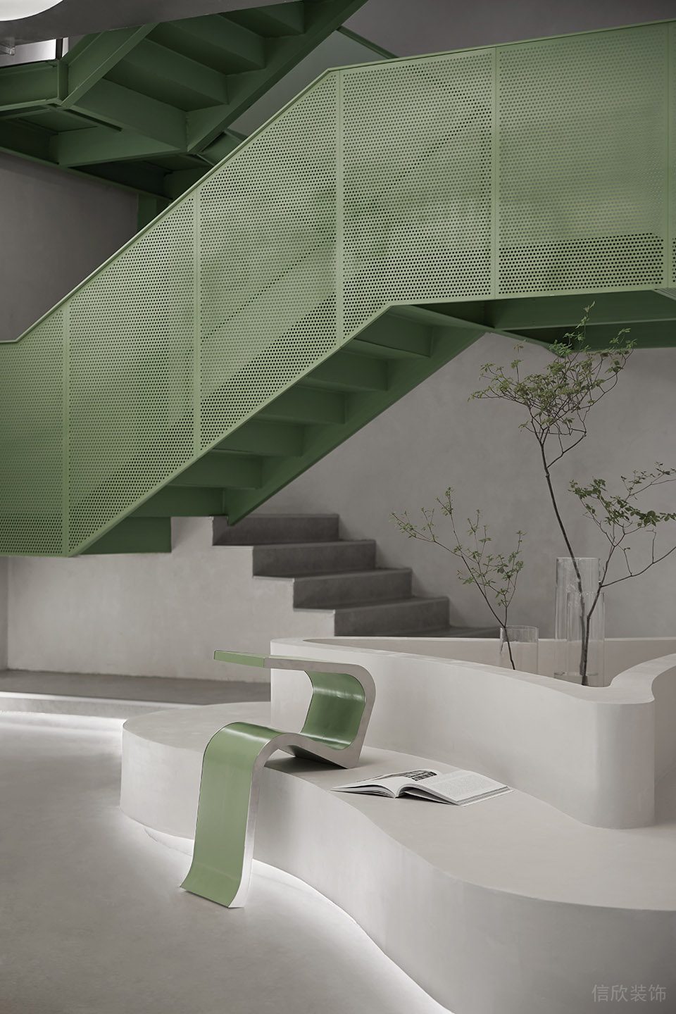 深圳市龍崗區龍崗中心城春田寵物醫院裝修設-綠色不銹鋼樓梯 深圳市龍崗區龍崗中心城春田寵物醫院裝修設-綠色不銹鋼樓梯