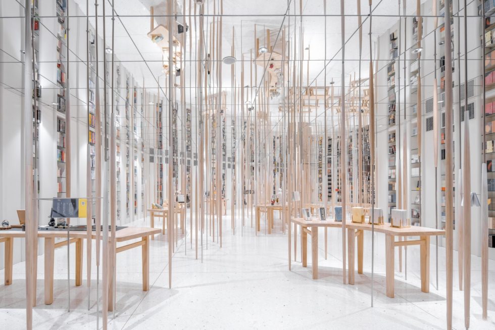 深圳市羅湖區寶安南新中式風書店裝修設計-白色鏡面頂造型藏書區 深圳市羅湖區寶安南新中式風書店裝修設計-白色鏡面頂造型藏書區