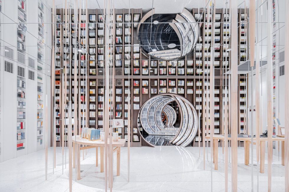 深圳市羅湖區寶安南新中式風書店裝修設計-白色鏡面頂造型藏書區二 深圳市羅湖區寶安南新中式風書店裝修設計-白色鏡面頂造型藏書區二