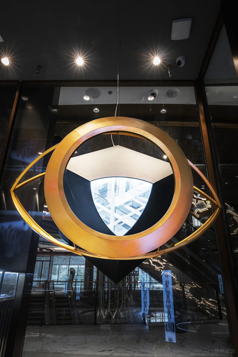 深圳市羅湖區蔡屋圍現代風買手店體驗店裝修設計-現代風黃色藝術造型吊燈 深圳市羅湖區蔡屋圍現代風買手店體驗店裝修設計-現代風黃色藝術造型吊燈