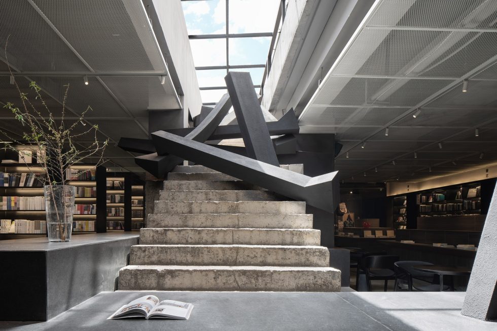 深圳市羅湖區(qū)翠竹止間麓山南現(xiàn)代風(fēng)書店裝修設(shè)計(jì)實(shí)景圖-水泥肌理景觀樓梯 深圳市羅湖區(qū)翠竹止間麓山南現(xiàn)代風(fēng)書店裝修設(shè)計(jì)實(shí)景圖-水泥肌理景觀樓梯