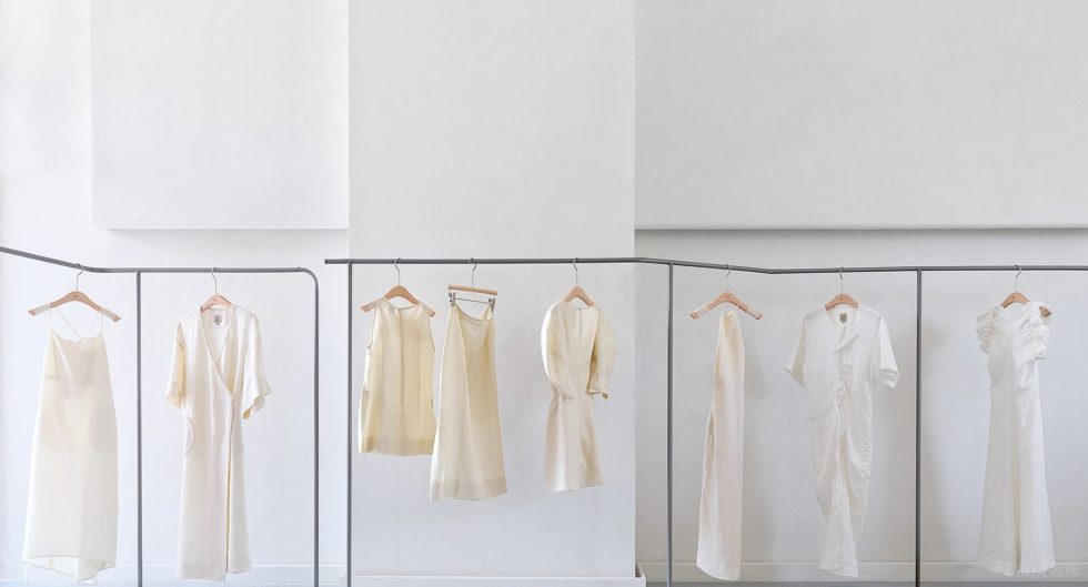 深圳市龍華區大浪侘寂風服裝店裝修設計-不銹鋼衣架 深圳市龍華區大浪侘寂風服裝店裝修設計-不銹鋼衣架