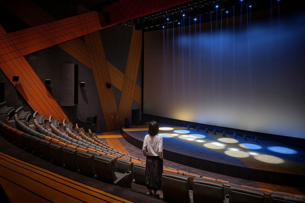 深圳市羅湖區(qū)洪湖現(xiàn)代風(fēng)金逸影城裝修設(shè)計(jì)實(shí)景效果圖-紅黑撞色放映廳 深圳市羅湖區(qū)洪湖現(xiàn)代風(fēng)金逸影城裝修設(shè)計(jì)實(shí)景效果圖-紅黑撞色放映廳