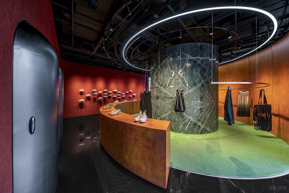 深圳市龍華區龍華kiks潮牌買手店裝修設-鋼結黑色頂面 深圳市龍華區龍華kiks潮牌買手店裝修設-鋼結黑色頂面