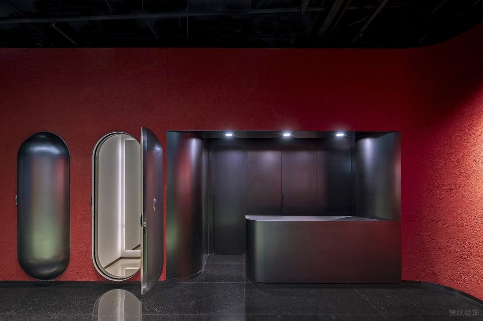 深圳市龍華區龍華kiks潮牌買手店裝修設計-黑色前臺 深圳市龍華區龍華kiks潮牌買手店裝修設計-黑色前臺