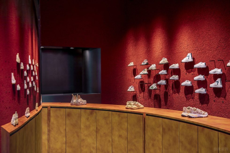 深圳市龍華區龍華kiks潮牌買手店裝修設計-墻面鞋子展架 深圳市龍華區龍華kiks潮牌買手店裝修設計-墻面鞋子展架