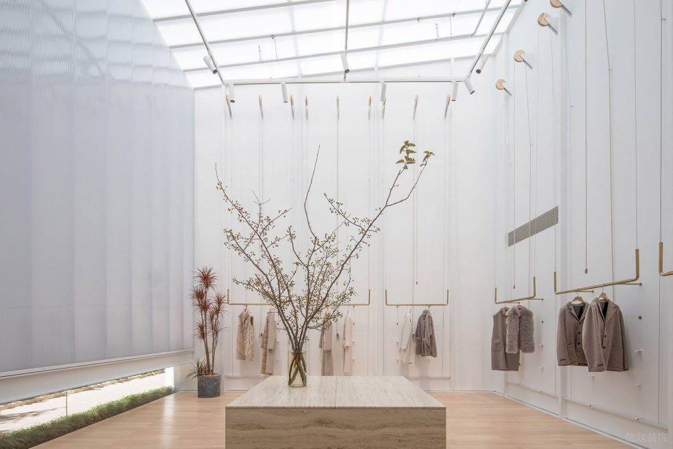 深圳市羅湖區人民南女裝店emme品牌店裝修設計 原木風島臺