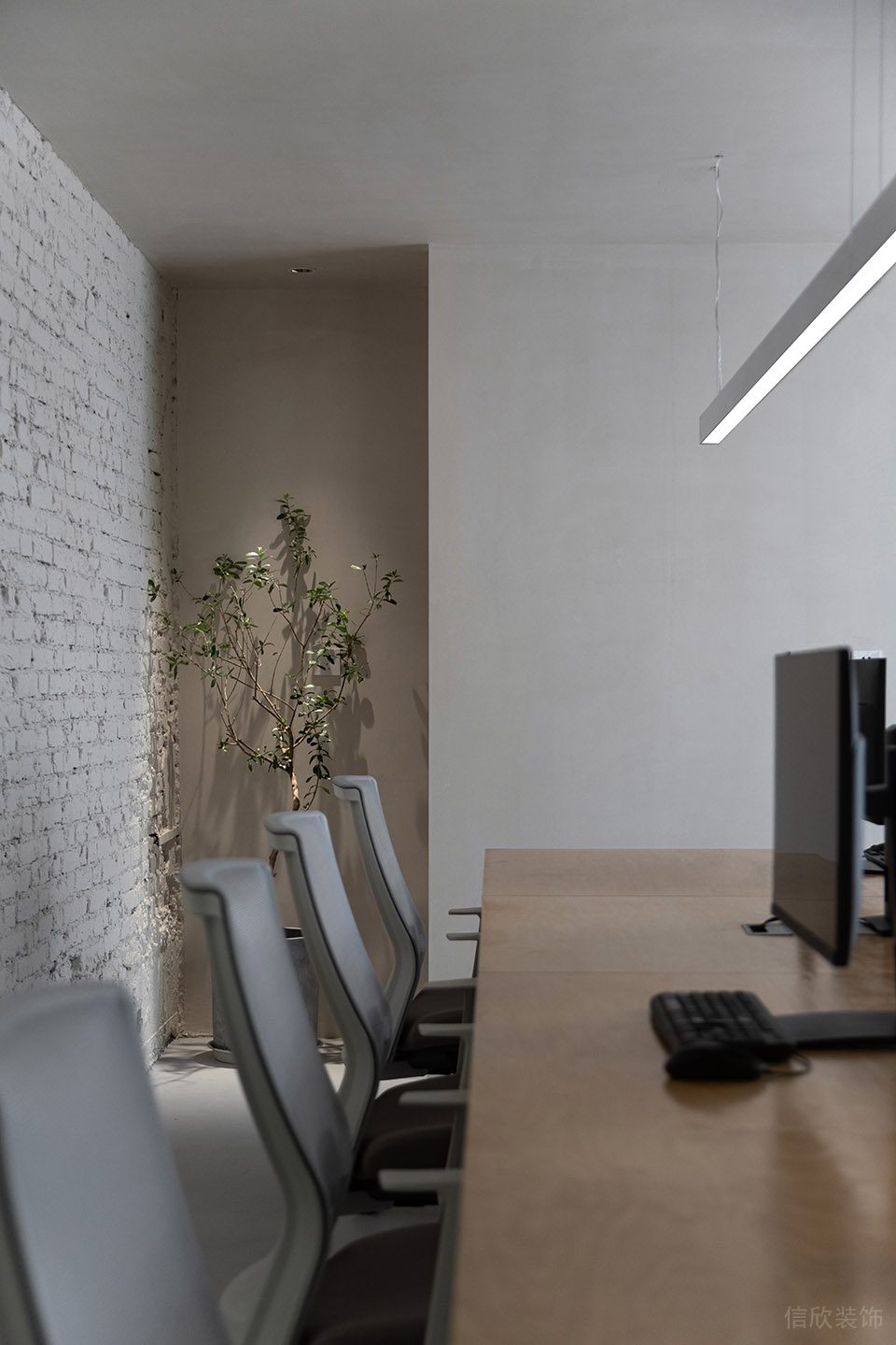 深圳市南山區(qū)飛亞達科技大廈現(xiàn)代簡約風(fēng)格辦公室裝修設(shè)計案例 工作區(qū)局部圖