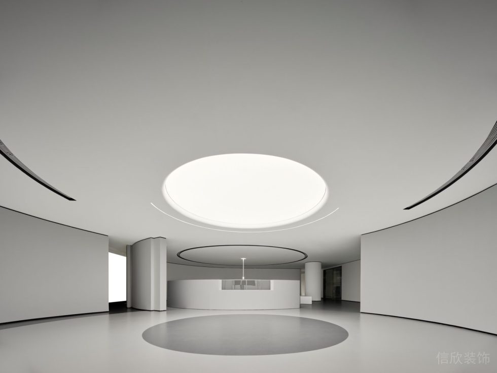 深圳市南山區(qū)華僑城大廈白色調(diào)極簡主義風(fēng)格辦公室裝修設(shè)計案例 前臺大廳服務(wù)臺