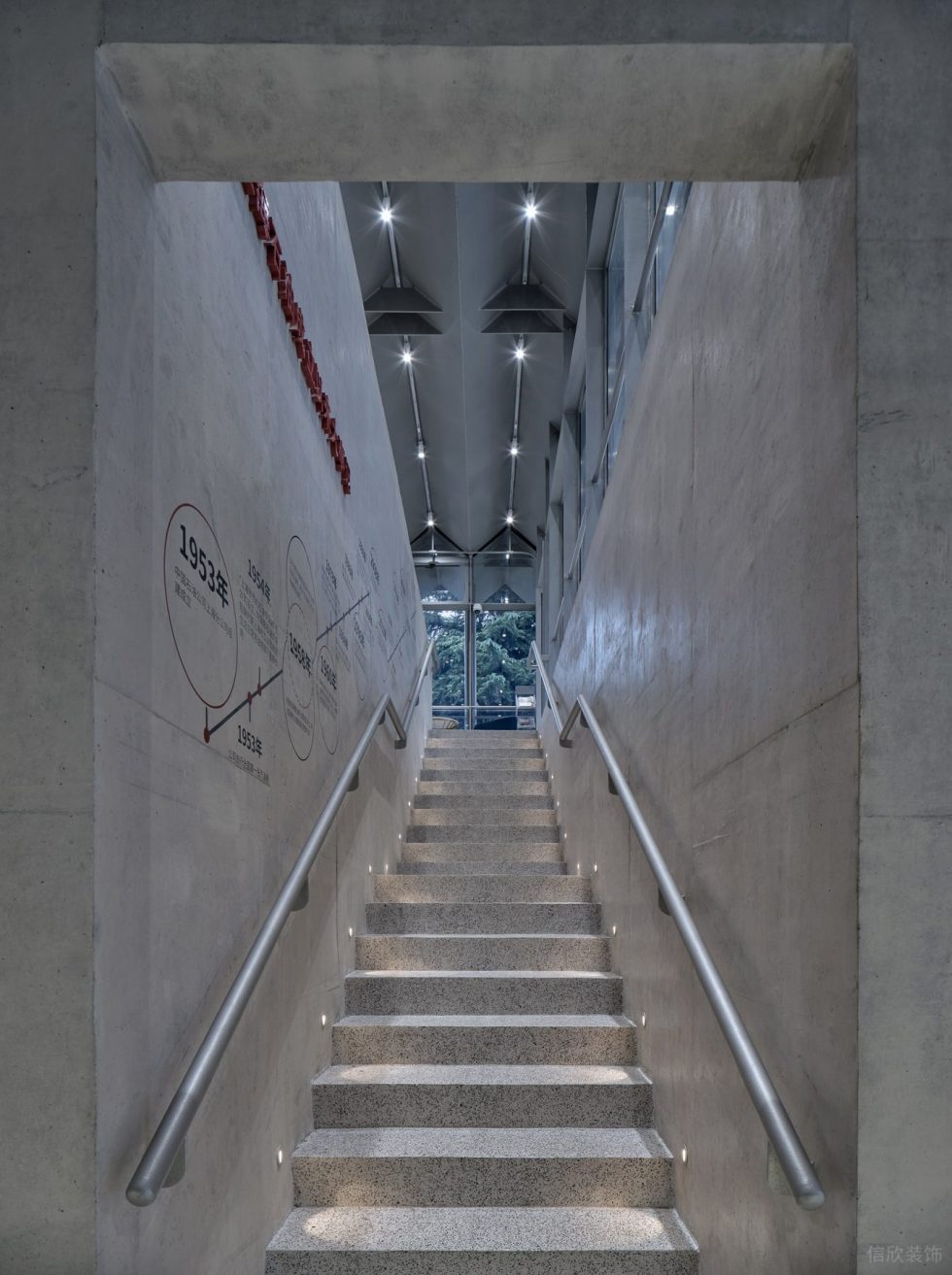 深圳市南山區(qū)南油中石化加油站實(shí)景效果圖-灰色水泥樓梯 深圳市南山區(qū)南油中石化加油站實(shí)景效果圖-灰色水泥樓梯