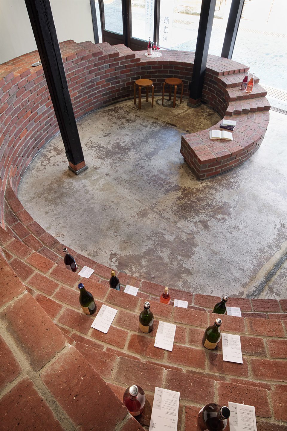 深圳市南山區(qū)前海瀨戶內(nèi)釀造所竹原直銷店裝修設(shè)計(jì) 產(chǎn)品展示二